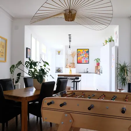 بيت للعطل Huge Family House In The Heart Of